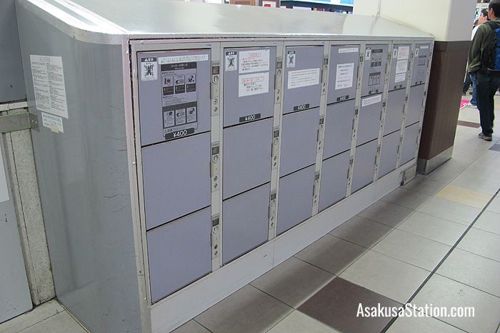 A bank of 400 yen key lockers
