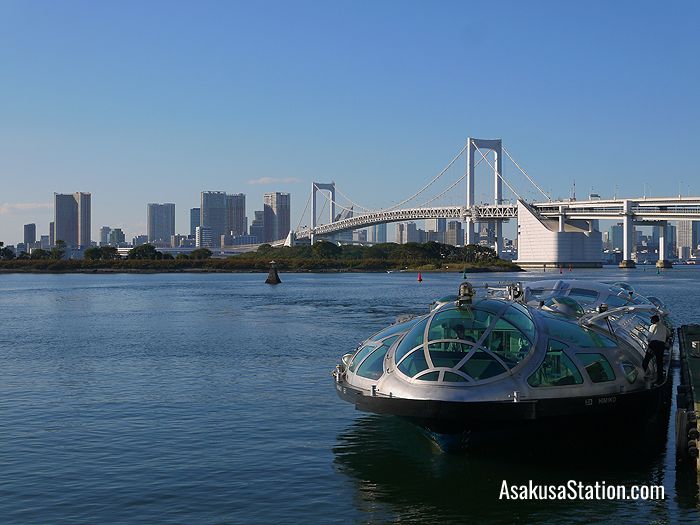 Himiko at Odaiba seaside park in front of the Rainbow bridge