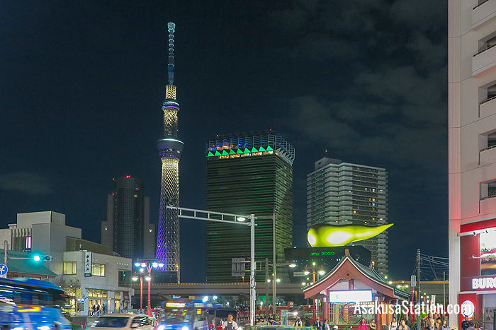 An evening of Tokyo Skytree and the Asahi Flame. The tower is illuminated at night