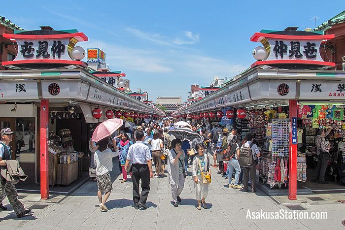 The entrance to Nakamise