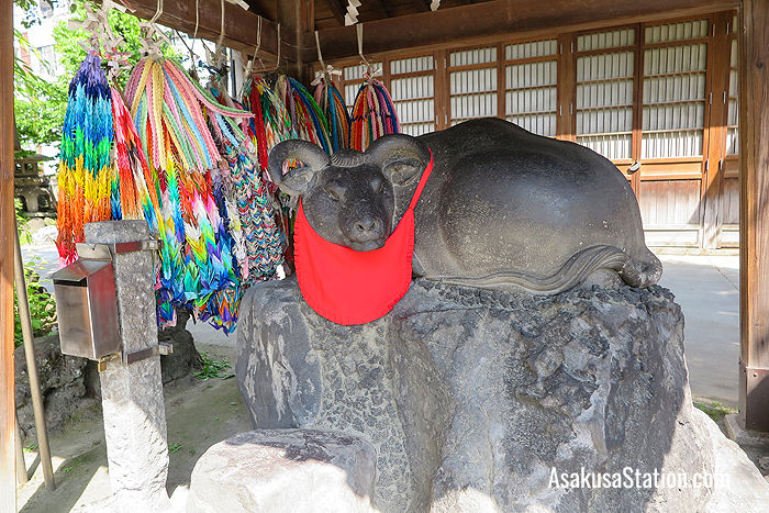 The nade-ushi or patting cow