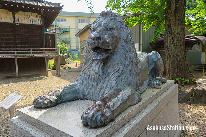 The Mistukoshi lion