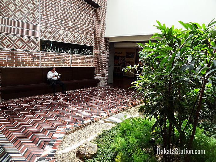 A leafy space in the Kooten food court