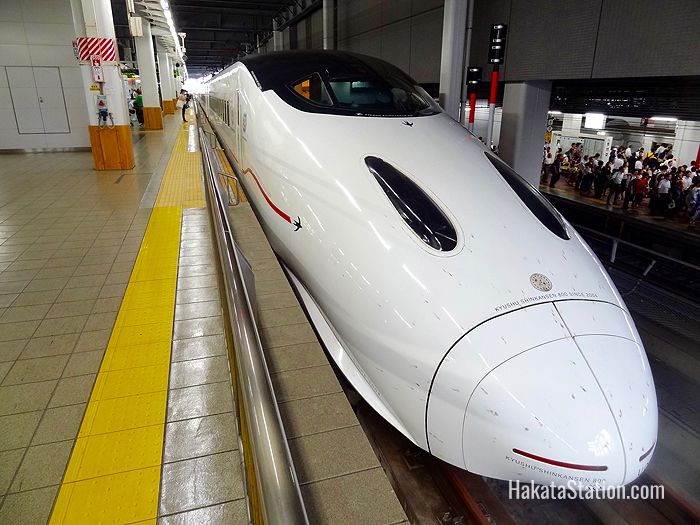 An 800 Series Kyushu Shinkansen boards passengers at Hakata Station in Fukuoka