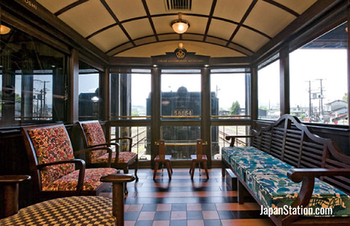 Car 3 at the rear of the train is a panoramic observation lounge with four kinds of comfy seating