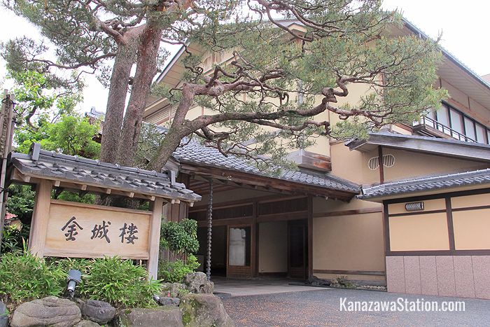 Kinjohro is a 126-year-old ryokan and is listed by Kanazawa City as an important cultural asset