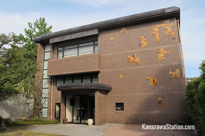 The Ohi Museum is behind the gallery