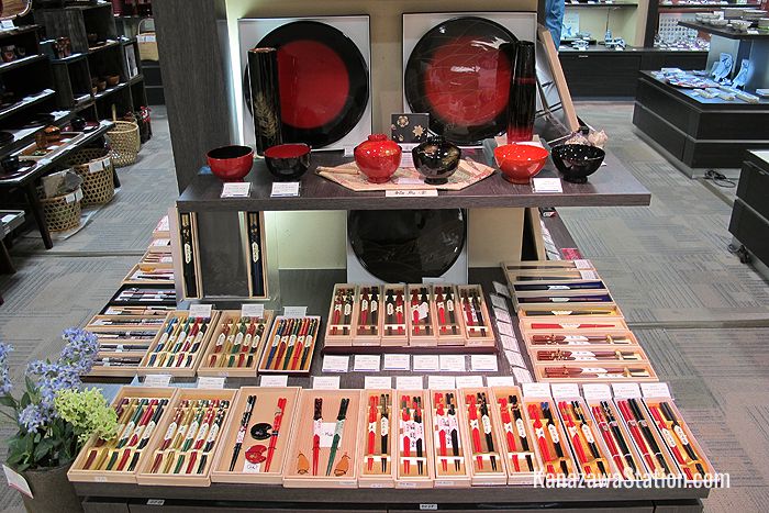 Lacquerware trays and chopsticks on the 6th floor