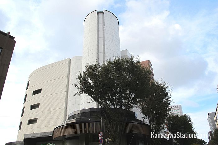 The distinctive shape of Tokyu Square Korinbo