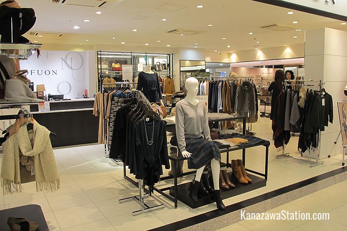 Ofuon on the 2nd floor is a reliable brand of well-made simple and practical daily clothes for ladies in their 20s and 30s