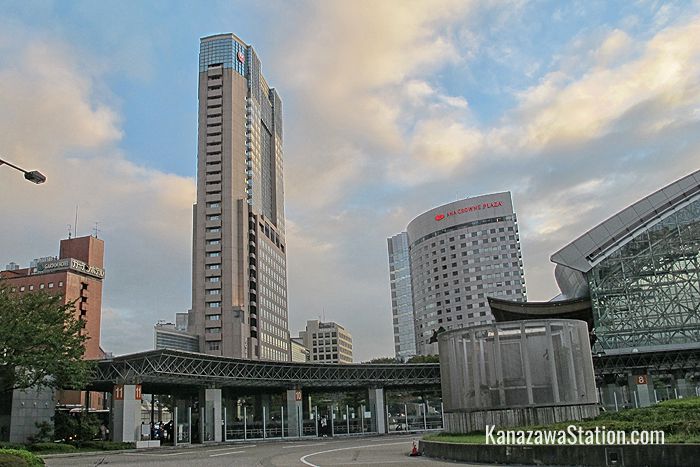 Porte has a limited number of shops but the best shopping is in Forus and Hyakubangai