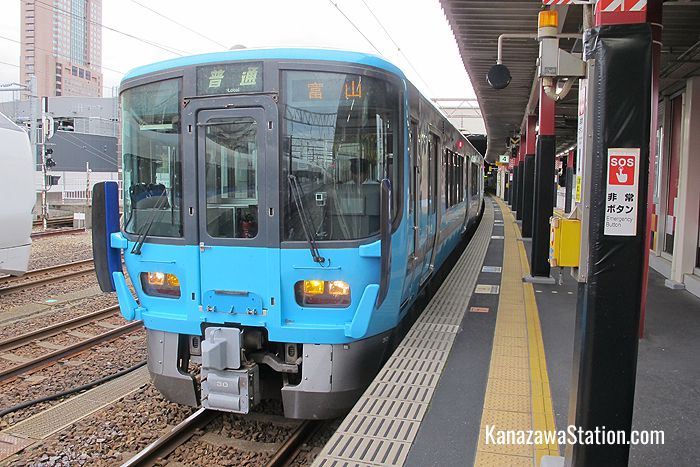 A local IR Ishikawa Railway through train bound for Toyama