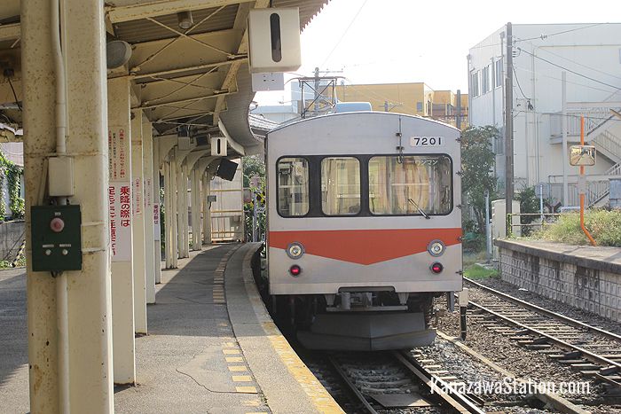 A train at Nomachi Station
