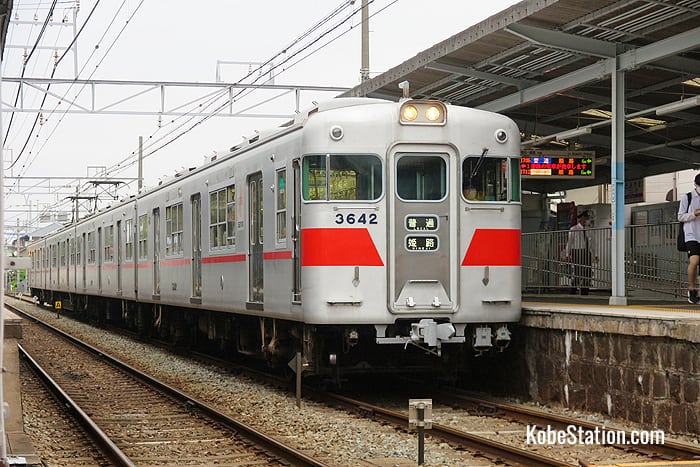 A local train bound for Himeiji on the Sanyo Dentetsu Main Line