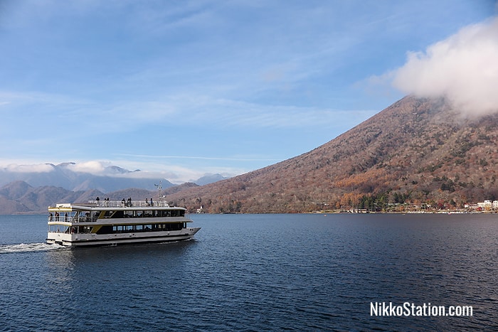 A pleasure boat tour on the lake