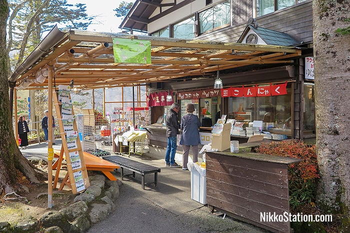 A shop selling yuba cutlets, yuba croquettes, sweet rice cakes, and konnyaku balls