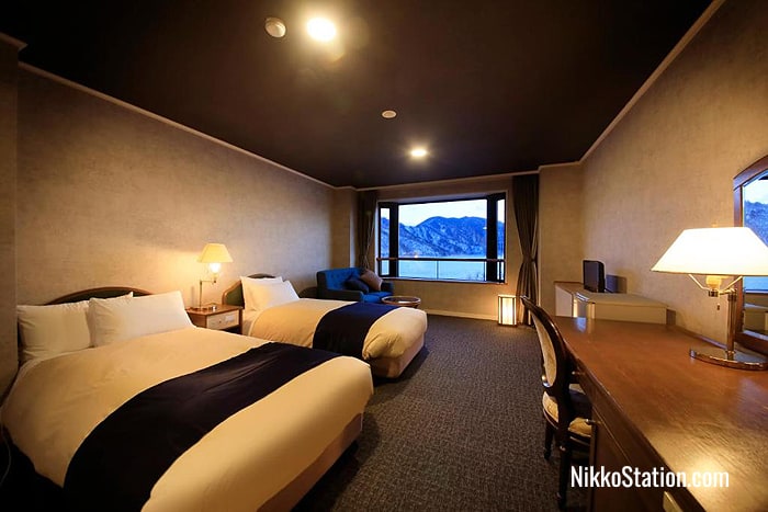Twin guest room