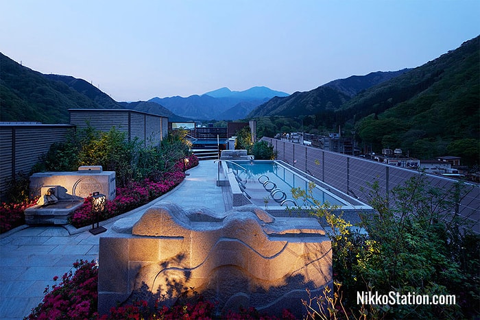 Outdoor hot-spring baths