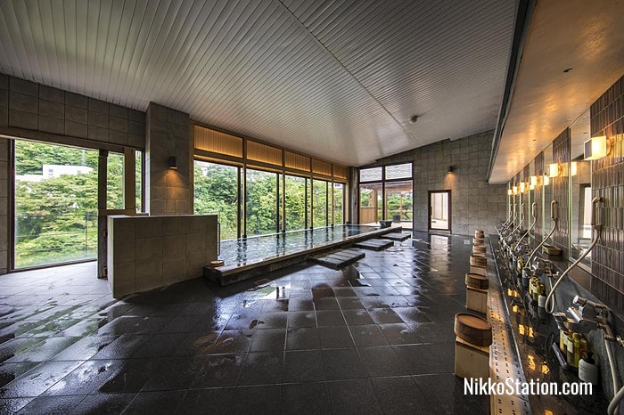 Hot spring communal bath
