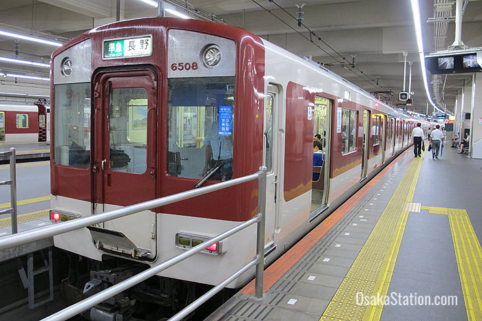 A Semi-Express for Kawachi-Nagano. This is a through service that is diverted onto the Kintetsu Nagano Line