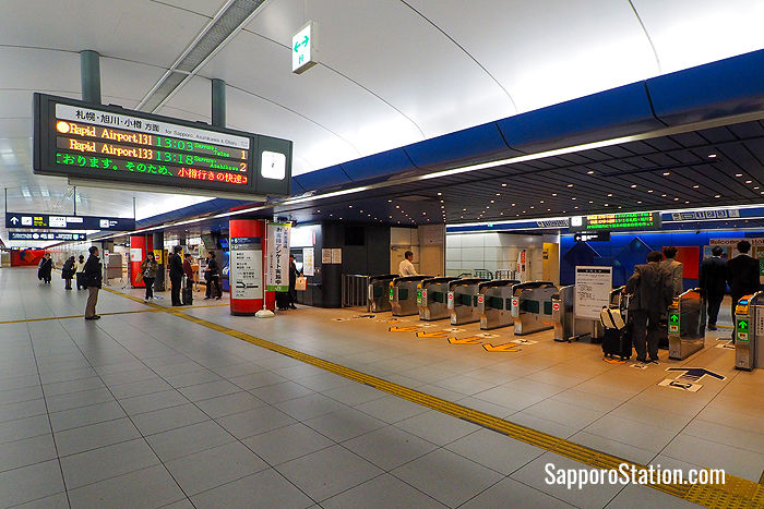 The ticket gates at New Chitose Airport Station