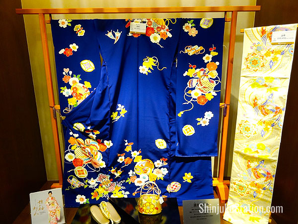 A furisode long-sleeved kimono priced at 540,000 yen, with matching obi belt at 356,400 yen