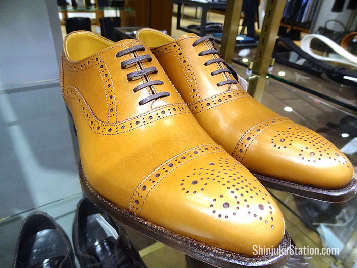 Semi-brogue shoes by Takeo Kikuchi