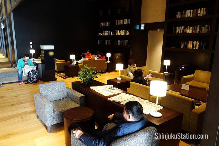 Hotel lounge with reading material by the lobby