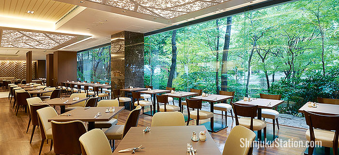 All day dining restaurant Jurin offers breakfast and lunch buffet