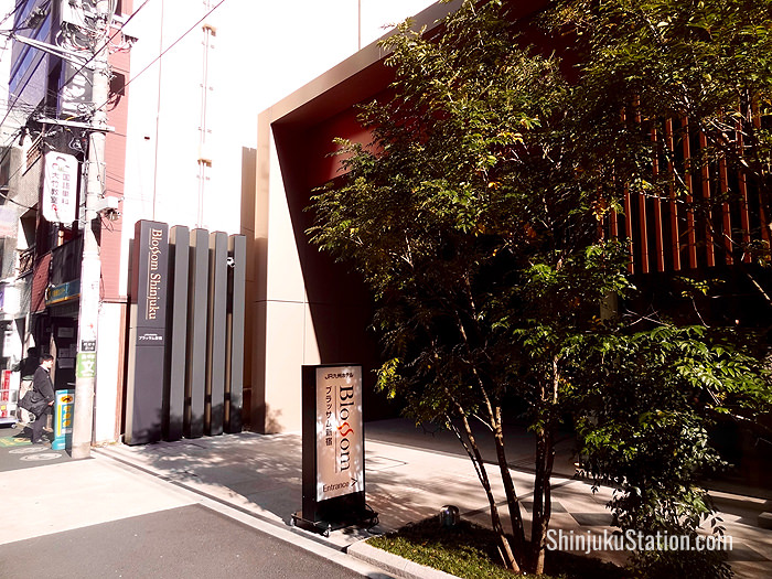 JR Kyushu Hotel Blossom Shinjuku is located on a side street off Koshu-kaido