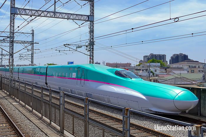 Tohoku Shinkansen e5 series train