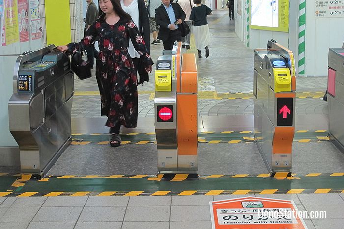 If you have a transfer ticket between the Ginza Line and Hibiya Line, you should use the orange transfer gate