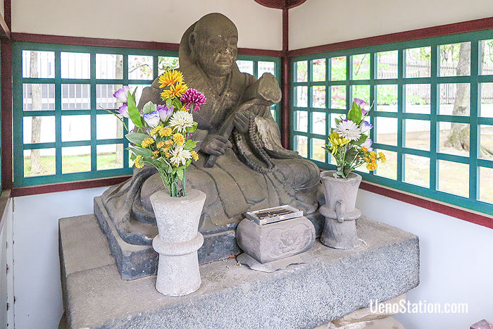 The memorial to Ryoo Dokaku