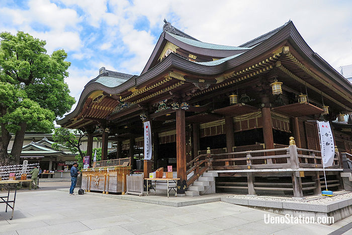A side view of the Honden