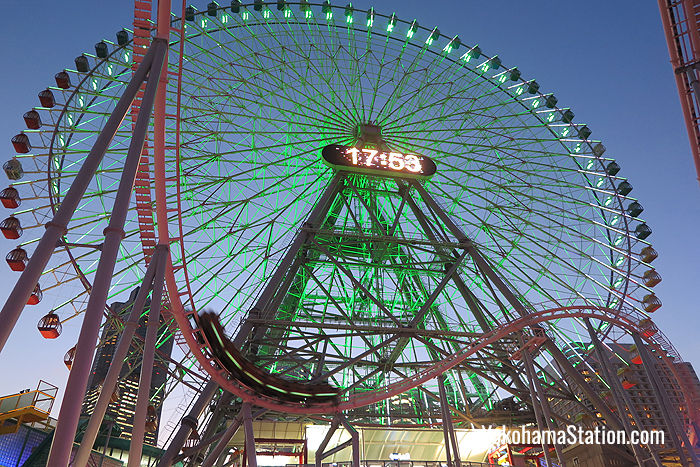 Diving Coaster – Vanish runs around the park’s Ferris Wheel